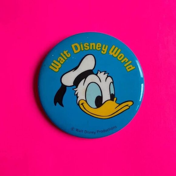 Vintage 1980s’ Walt Disney World Donald Duck Pinback Button - Picture 1 of 3